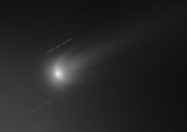 Комета ISON потеряла несколько фрагментов и отрастила “крылья”