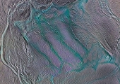 Океан Энцелада оказался ближе к поверхности