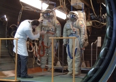 Российские космонавты на МКС получат новые скафандры