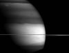 Станция Cassini сделала необычный боковой снимок колец Сатурна